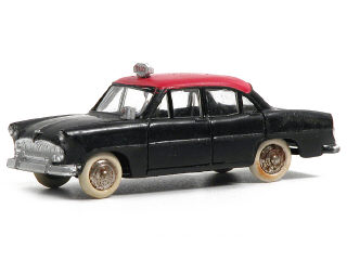 Lot 219 - DINKY TOYS FRANCE (1)