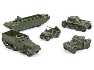 Lot 244 - DINKY TOYS FRANCE (5)