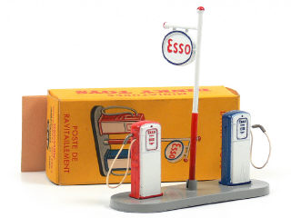 Lot 218 - DINKY TOYS (FRANCE) (1)