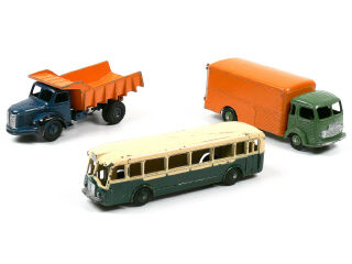 Lot 276 - DINKY TOYS FRANCE (3)