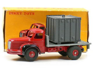 Lot 207 - DINKY TOYS (FRANCE) (1)