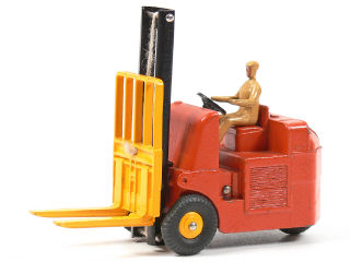 Lot 227 - DINKY TOYS (FRANCE) (1)