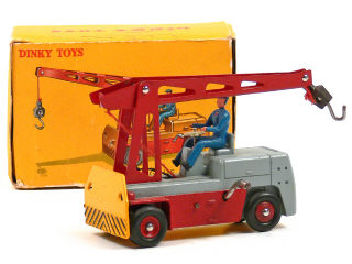 Lot 1207 - DINKY TOYS FRANCE (1)