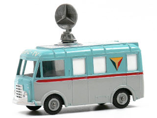 Lot 1458 - DINKY TOYS GB (1)