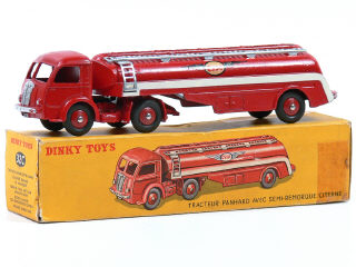 Lot 1165 - DINKY TOYS FRANCE (1)