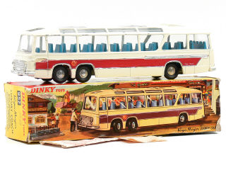 Lot 1467 - DINKY TOYS GB (1)