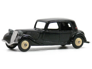 Lot 909 - DINKY TOYS FRANCE (1)