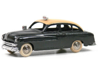 Lot 956 - DINKY TOYS FRANCE (1)