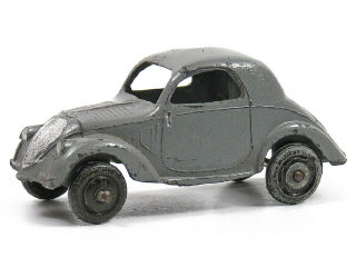 Lot 844 - DINKY TOYS FRANCE (1)