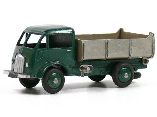 Lot 1110 - DINKY TOYS FRANCE (1)
