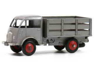 Lot 1089 - DINKY TOYS FRANCE (1)