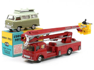Lot 617 - CORGI TOYS (GB) (2)