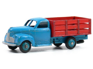 Lot 1118 - DINKY TOYS FRANCE (1)