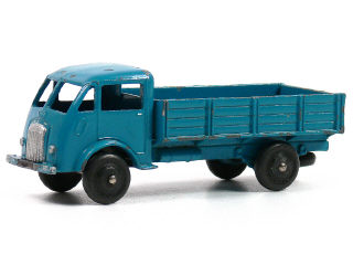 Lot 1094 - DINKY TOYS (FRANCE) (1)