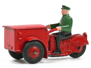 Lot 1083 - DINKY TOYS FRANCE (1)