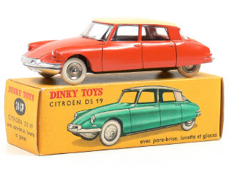 Lot 877 - DINKY TOYS FRANCE (1)