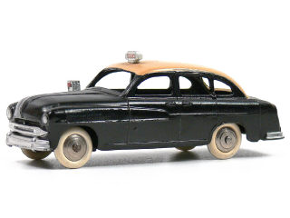 Lot 955 - DINKY TOYS FRANCE (1)