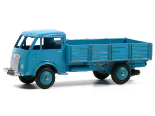 Lot 1095 - DINKY TOYS FRANCE (1)