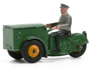 Lot 386 - DINKY TOYS (FRANCE) (1)