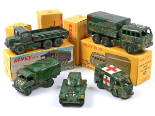 Lot 532 - DINKY TOYS FRANCE (5)