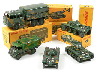 Lot 533 - DINKY TOYS FRANCE (5)