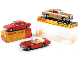 Lot 637 - DINKY TOYS (GB) (3)