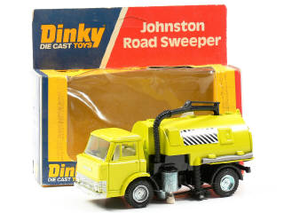 Lot 582 - DINKY TOYS GB (1)