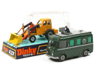 Lot 605 - DINKY TOYS (GB) (2)