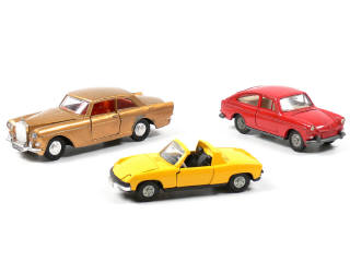 Lot 607 - DINKY TOYS GB (3)