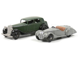 Lot 588 - DINKY TOYS (GB) (2)