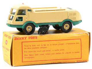Lot 425 - DINKY TOYS FRANCE (1)