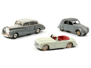 Lot 481 - DINKY TOYS FRANCE (3)