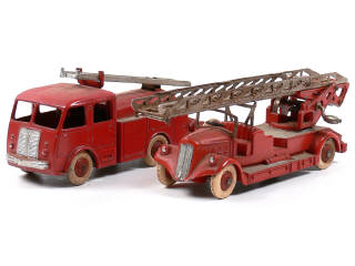 Lot 467 - DINKY TOYS FRANCE (2)
