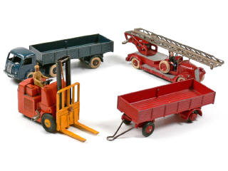 Lot 526 - DINKY TOYS FRANCE (4)