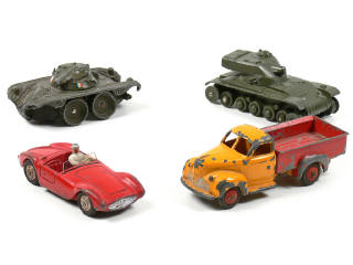 Lot 522 - DINKY TOYS FRANCE (4)