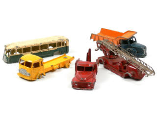 Lot 528 - DINKY TOYS FRANCE (5)