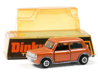 Lot 567 - DINKY TOYS GB (1)