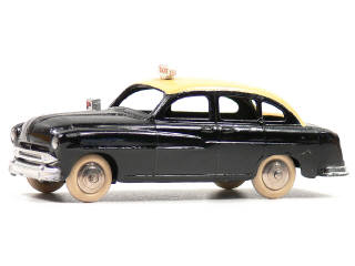 Lot 483 - DINKY TOYS FRANCE (1)