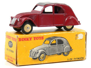Lot 469 - DINKY TOYS FRANCE (1)
