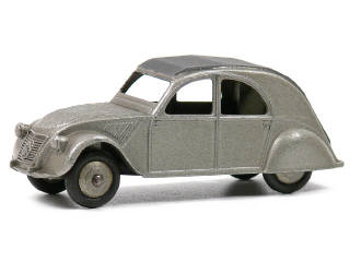 Lot 466 - DINKY TOYS FRANCE (1)