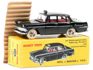 Lot 527 - DINKY TOYS FRANCE (1)