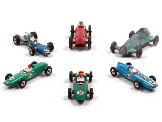 Lot 333 - DIVERS (6)