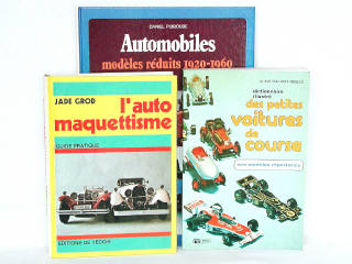 Lot 313 - DIVERS (3)