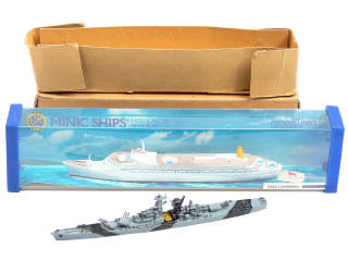 Lot 232 - TRI-ANG-MINIC & DIVERS (2)