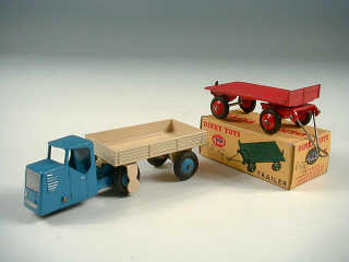 Lot 566 - DINKY TOYS (GB) (2)