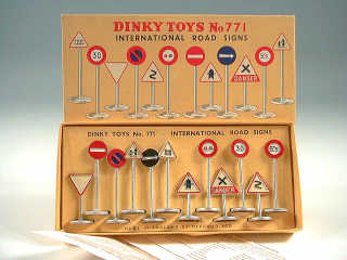 Lot 569 - DINKY TOYS GB (1)
