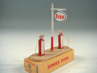 Lot 685 - DINKY TOYS GB (1)