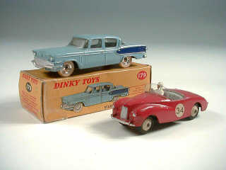 Lot 763 - DINKY TOYS (GB) (2)