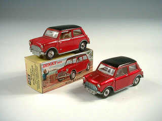 Lot 772 - DINKY TOYS (GB) (2)