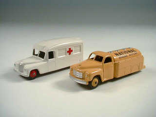 Lot 581 - DINKY TOYS (GB) (2)